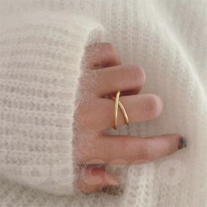 925 Tres Anillos al por mayor-Instale el anillo de moda francés Círculo delgado tridimensional forma de forma cruzada plata esterlina simple y joyería versátil