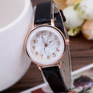 Nowy trend mody Pasek Watch Watch Student Koreańska wersja Koreańska Prosta Women Watch Producent Hurt