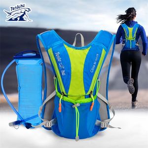 TANLUHU 675 Ultralight Outdoor Marathon Running Cycling Hiking Hydration Backpack Pack Vest Bag For 2L Water Bladder Bottle 220520