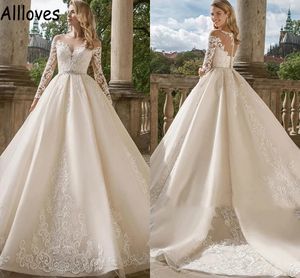 Abito da ballo principessa in raso modesto Abiti da sposa con maniche lunghe Collo trasparente Abito da sposa con applicazioni di pizzo Gonna a sbuffo Bottoni a illusione Indietro Vestidos De Novia CL0811