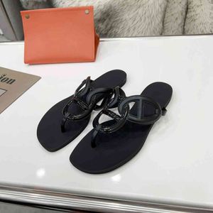 Fashion-Classic Designer Luxury Oran Egerie Sandals Women Chain Pig Ear Slippers Summer Rubber Bulk Flip-Flops Fashion Strand Sexiga skor