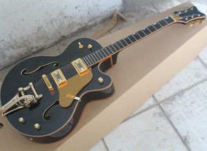 Rosewood klavye ile iki parça siyah elektrikli gitar