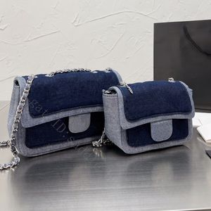 Torby Messenger słynne designerskie listu Zakupy Zakupy Dżinsowe niebieskie srebrne torebki torebki Hasp kwadratowy ramię krzyżowy łańcuch monety torebki kobiety fajne portfele