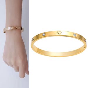 2022 New Design Bangles For Woman Diamond Heart Bracelet Titanium Steel Gold Rose Gold 3 Color Jewelry Popular Christmas Fashion Charming Gift Female Gifts On HandS