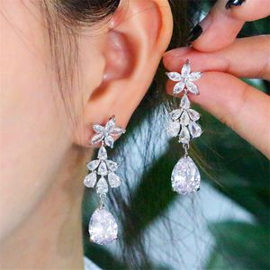 Sparkling Charm Water Drop Diamond Earring Designer för Woman Party AAA Cubic Zirconia Sydamerikansk koppar Bride Engagement Women Gift Silverörhängen Storlek 4,5 cm