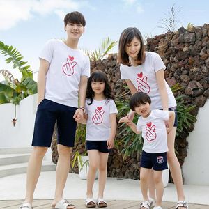 Familjsmatchande kläder 2022 Summer Style Mother Daughter Clothes Set Cotton Father Son T-shirt och korta byxkläder
