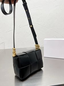 Luxurys designers tofu väska 2022 Ny One Shoulder Messenger Women's Bag Light Luxury Celebrity Bag Chain Small Square Handväska