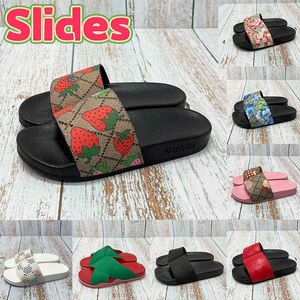 Mode 2022 Luxury Slides tofflor Designer Skor Snake Print Slide Summer Wide Latter Rubber Flatals Sandaler Utomhus Män Sneaker