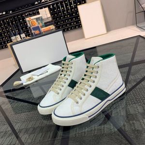 L'ultimo modello di scarpe sportive Il designer disegna uomini Colori abbinati Scarpe da ginnastica da viaggio per il tempo libero all'aperto 35-45 RD058 SDFSFDSF