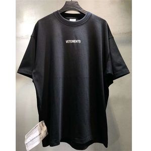 Уличная одежда Хип-хоп Oversize Vetements Футболка с коротким рукавом с большой нашивкой VTM Футболки с вышивкой Черно-белая красная футболка Vetements 220521