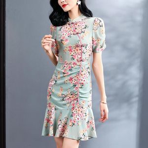 Gelegenheitskleider chinesischer Stil Frauen Cheongsam 2022 Sommer eleganter Mandarinkragen Kurzarm Echtes Seiden Lady Blumengedruckte Kleid Slimcasual