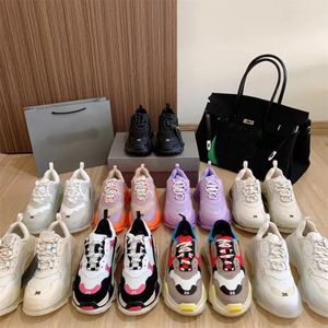 17FW Pairs Clear Sole Triple S Sneakers Мужчины Женщины Повседневная обувь Мода Crystal Bottom Sneaker Дизайнерские кроссовки Old Dad Shoe Белый Черный Зеленый Розовый Желтый Радуга