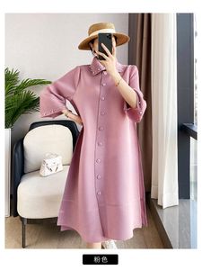 Casual Dresses Miyake Vrouwen Geplooide Jurk 2022 New Lente Losse Grote Size Fashion Godin Fan Print Slim Fit Lace-Up JurkCasual