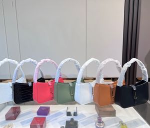 2022 최고 품질의 겨드랑이 가방 클래식 가죽 디자이너 핸드백 숙녀 어깨 가방 바게트 7 컬러 고용량 패션 도매