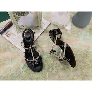 Rene Crystal Slippers RC 20SS Sliders Классические дизайнерские дизайнерские сандалии модные дамы на каблуках женские туфли -туфли с ботинками с сексуальной вечеринкой с подружкой невесты вместе