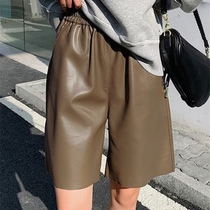 Koreanische schwarze knielange Ledershorts für Frauen mit Taschen, hoher Taille, lockeres, weites Bein, langes Damen-Faux-Pu W220326