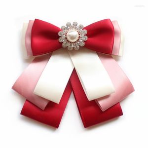 Pins Brooches Korean Ribbon Bowknot Brooch Rhinestone Pearl Bow Tie Necktie Shirt Dress Collar Fashion For Women Accessories Seau22