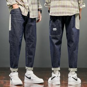 Jeans män mörkblå lös passform vår och höst harem byxor lapptäcke multi fickor avsmalnande baggy bred ben man jeans stora cx220401