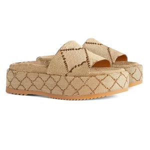 Designer Slippers Canvas Comfortable Sweat Wicking Deodorant Thick Soled Fashion Cushioning Sole Sandals Suitable for Outdoor Indoor Banquet Parties