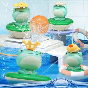Игрушка для ванны с брызги с брызги Электрическая милая лягушка плавающая вращение детские игрушки спринклер для купания душевой игры для детей 220531