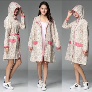 Frauen Lange Regenmantel Wasserdichte Weibliche Regen Graben Mantel Jacke Mit Hut Undurchlässige Dame Regen Anzug Mantel Mädchen Regen Kleidung Cape 201015