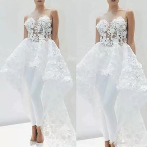 Moderne Spitze Applique Braut Jumpsuits Hochzeitskleid mit Zug Frauen Elegante 3D Blumen abnehmbarer Rock Weiß Hochzeit Hosenanzug Kleid