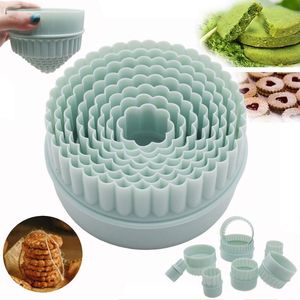 Stampi da forno Pz / set Tagliabiscotti Plastica Forma di fiore 3D Cartone animato Stampo per biscotti pressabile Timbro Cucina Pasticceria BakewareCottura