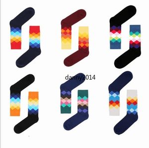 Högkvalitativ Märke Happy Socks British Style Plaid Strumpor Gradient Färg Män Mode Personlighet Bomull Socks Skateboard Basketbull Sock