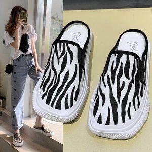 Slippers Women's Retro Soft Sole Loose Wide Head 2022 Spring And Summer Fat Feet Pregnant Shoes Canvas Single ShoesSlippers