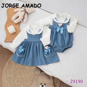 Abiti da sorella coordinati per la famiglia primaverili Maniche lunghe Body patchwork blu bianco + Completi per abiti da principessa per bambini E9190 220426