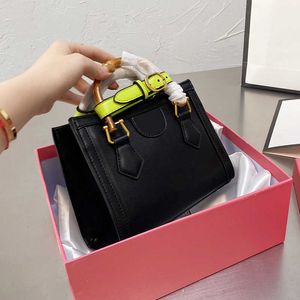 여성 Crossbody 가방 핸드백 럭셔리 디자이너 크로스 바디 패션 가죽 어깨 대나무 손잡이 핸드백 지갑