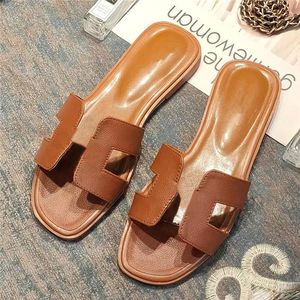 Luxury brands Beach slipper Classic Flat heel Summer Designer Fashion flops leather lady Slides women shoes Hotel Bath Ladies sexy Sandals Large size