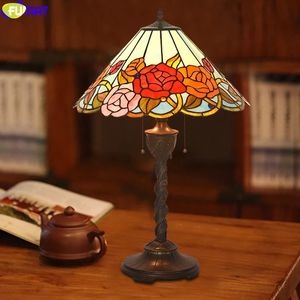 Lampy stołowe w stylu fumat tiffany w domu