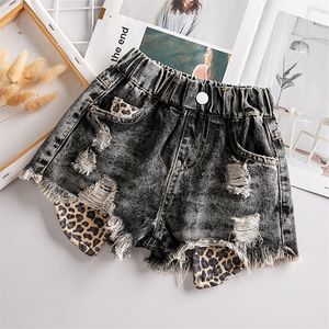 Pantaloncini estivi per bambina per bambina, pantaloni corti in jeans, moda patchwork con stampa leopardata, corti per vestiti inferiori da ragazza da 2 a 14 anni 220707