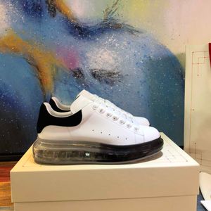 Scarpe casual trasparenti di lusso con suola spessa Sneakers da uomo oversize con suola spessa r stringate 2022 sneakers in morbida pelle scamosciata da donna