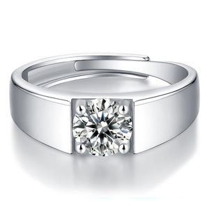 Solitaire Male 1ct Lab Sona Diamond Ring 925 Srebrny Party Wedding Pierścienie dla mężczyzn Moissanite Akcesoria