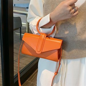 Kvinnors lilla handväska retro läder axelpåsar lyxdesigner gul orange godis färg kvinnlig mini crossbody väska fanny pack 220517