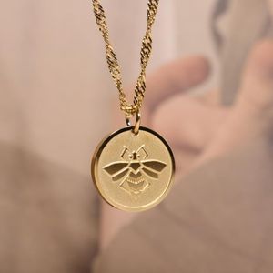 Pendant Necklaces Stainless Steel Insect Bee Coin Disk Necklace 18K Gold Plated Water Wave Chain Collar Jewelry