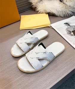 Women Men Summer Slippers sandals bench shoes Stylish flat genuine leather soft sole letter printing comfortable Simplicity non slip versatile sandals L70104