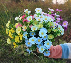 Flores decorativas grinaldas de seda artificial Bela Daisy Sun 15 Buncos Home Balcony Garden Diy Festa de Natal Sala