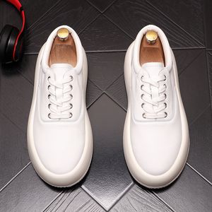 Scarpe da uomo stile britannico Abito da sposa Scarpe da festa Bianche Scarpe da ginnastica sportive resistenti all'usura Leggero Low-Top Punta arrotondata Uomo Casual Mocassini sportivi da passeggio all'aperto E155