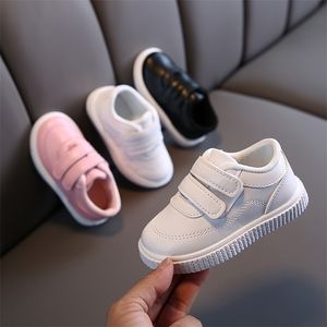 Moda wysokiej jakości chłopcy białe sneaker dzieci płaskie kaze dzieci Baby dziewczynka maluchowe buty do biegania 220607