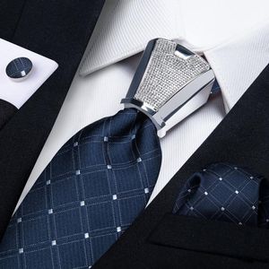 Bow Ties Plaid och Dot Navy Silk för män Fomral Business Wedding Neck Tie Set Pocket Square Cufflinks Designer Buckle Gift Menbow