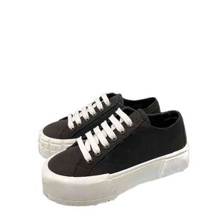 Pradity Canvas P Style Family College Shoes and New British Triangular Standard Muffin Gear Bottom Par Small White Shoes 35-40