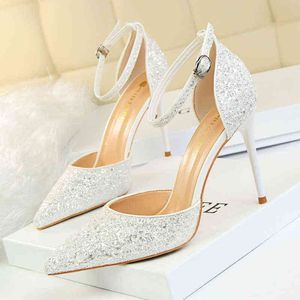 2022 Luxury Woman Shoes Brand confortável Bombas brancas para casamento outono novo salto glitter Sapatos de moda Bling Saltos altos G220527