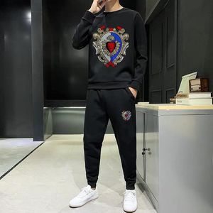 Men's Tracksuits Autumn And Winter Plus Velvet Men's Track Suit Slim Diamond Letter Sets Fashion Personality Brand SweatshirtMen's