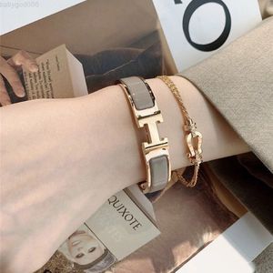 Bracciale classico con fibbia a lettera che non sbiadisce Braccialetto di coppia in oro rosa con personalità semplice rete rossa stesso acciaio al titanio Con scatola