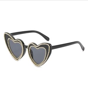 Brand Designer Heart Bling Sunglasses Men Feminino New Crystal Trendy Hearts Diamond Luxury Sun glasses 2022
