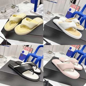 Lyxdesigner tofflor Kvinnor Flip-Flops Sandaler Tjock Bottom Square Toe Slippers Läder yttersula Fårskinn Foder strandskor med låda