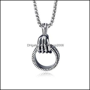 Collane con ciondolo Pendenti Gioielli 2022 Retro Bone Hand Grab Ring Collana in lega per uomo Personalità Hip Dhie6